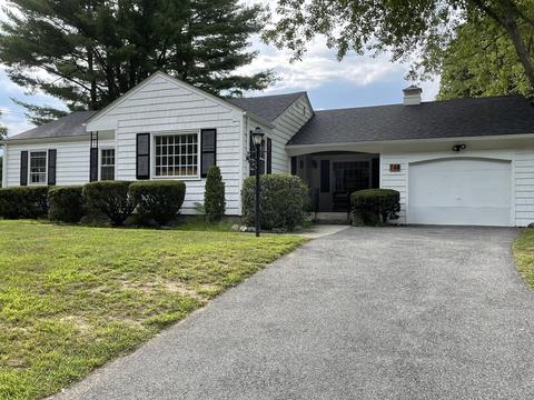 748 Grayson Dr, Springfield, MA 01119 photo 2