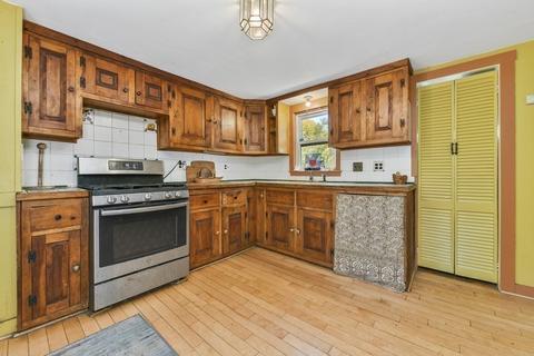 219 Kemp St, Dunstable, MA 01827 photo 5
