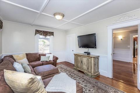 9 Chestnut St, Danvers, MA 01923 photo 3