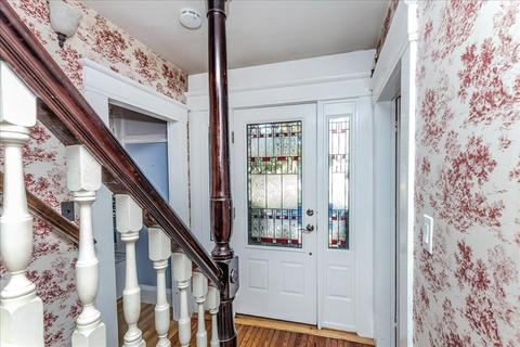 9 Chestnut St, Danvers, MA 01923 photo 2