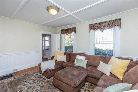 9 Chestnut St, Danvers, MA 01923 photo 4