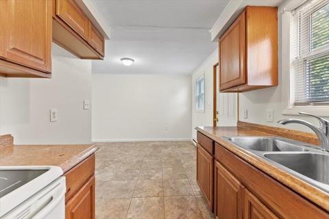264-266 King St, Springfield, MA 01109 photo 17
