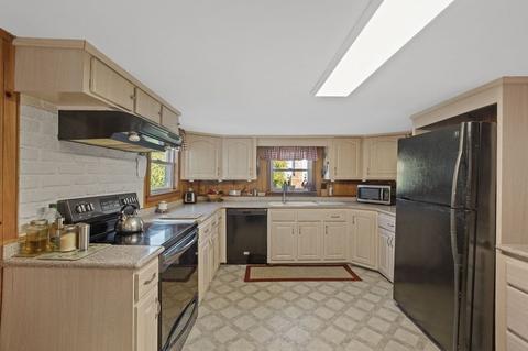 74 Plain St, Franklin, MA 02038 photo 8