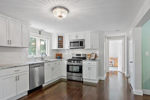 5 Grant St, Danvers, MA 01923 photo 2