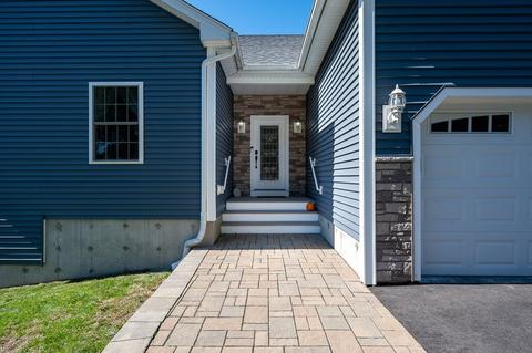 27 Wrentham Rd, Worcester, MA 01602 photo 2