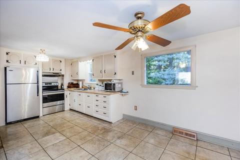 18 Laurel Ln, Reading, MA 01867 photo 9
