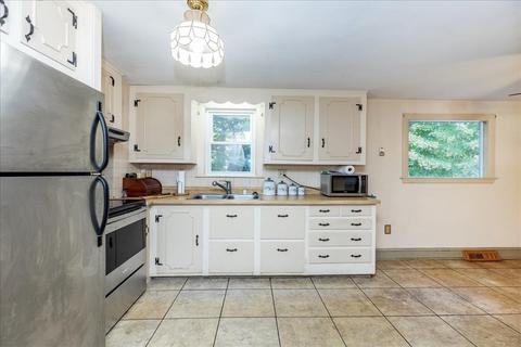 18 Laurel Ln, Reading, MA 01867 photo 6