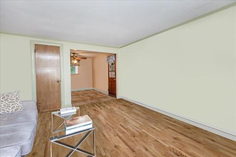 18 Laurel Ln, Reading, MA 01867 photo 4