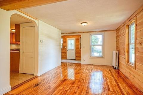 5 Fourth St, Worcester, MA 01602 photo 2