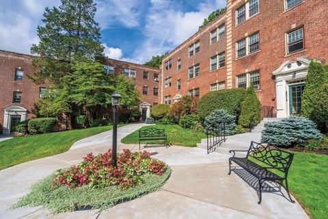 1496 Beacon St #4, Brookline, MA 02446 photo 28