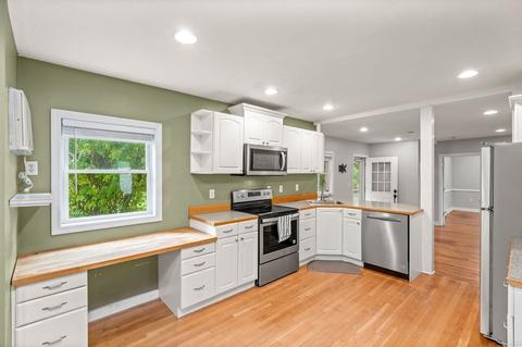 1295 Millbury St #A, Worcester, MA 01608 photo 4