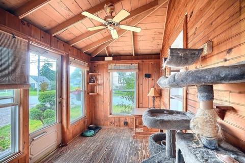 22 Washington Ave, Bourne, MA 02532 photo 3
