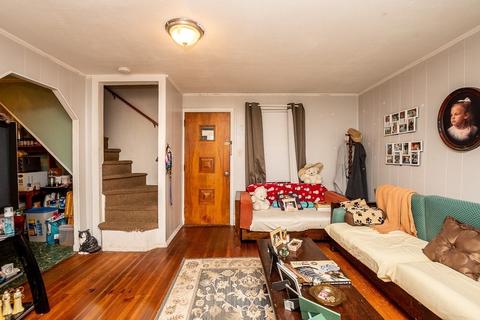 32 30 Dickinson St, Fall River, MA 02721 photo 3