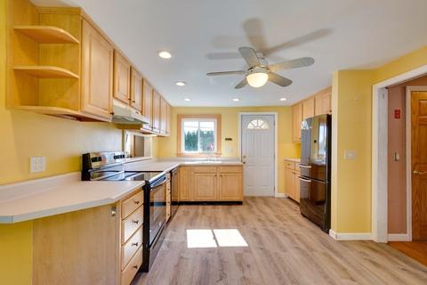 21 Franklin St, Reading, MA 01867 photo 2
