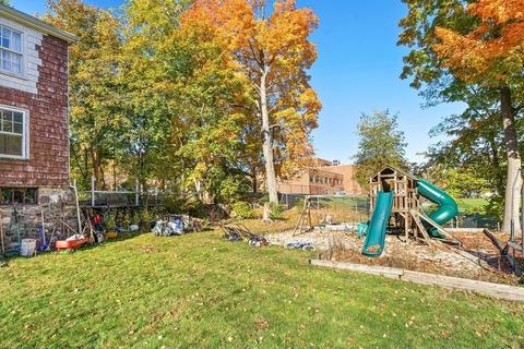 37 Temple St, Reading, MA 01867 photo 3