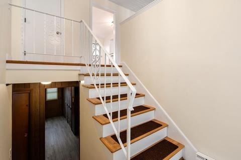 85 Mackintosh Ave, Needham, MA 02492 photo 17