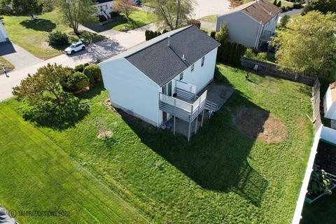 54 Seaward Ln, Fall River, MA 02720 photo 4