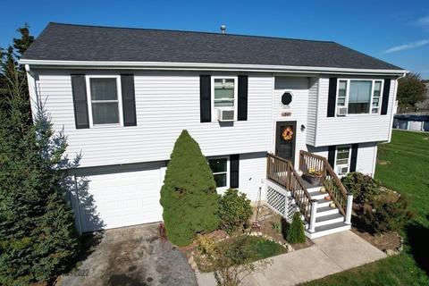 54 Seaward Ln, Fall River, MA 02720 photo 2