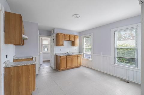 74 Jasper St, Springfield, MA 01109 photo 3