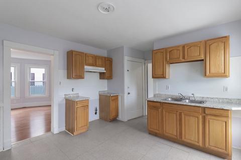 74 Jasper St, Springfield, MA 01109 photo 4