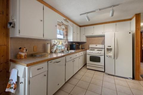 46 Timber Ln, Springfield, MA 01119 photo 8