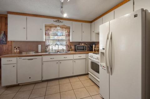 46 Timber Ln, Springfield, MA 01119 photo 9