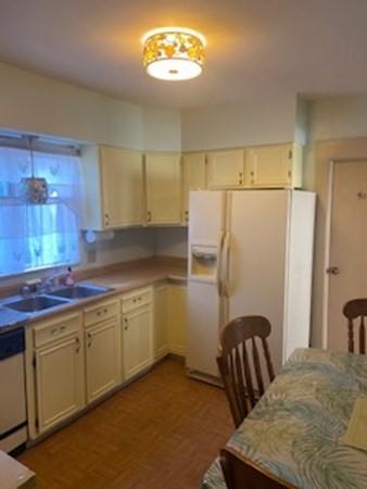 91 Clayton St, Springfield, MA 01107 photo 4