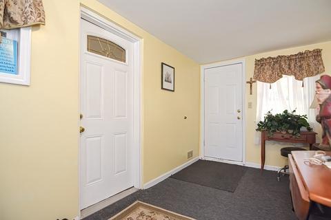 14 Brewer St, Worcester, MA 01609 photo 3