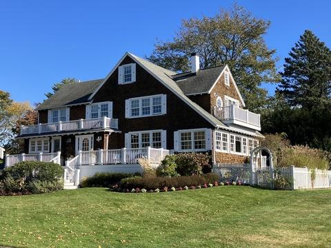 34 Flint St, Marblehead, MA 01945 photo 2
