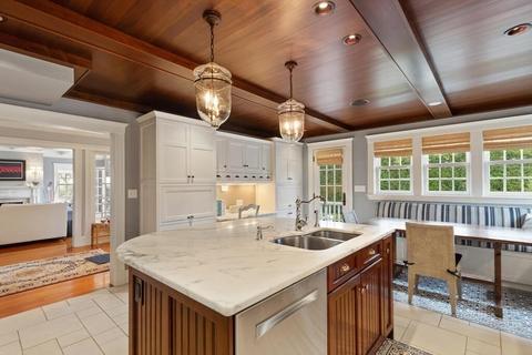 34 Flint St, Marblehead, MA 01945 photo 13