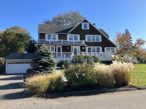34 Flint St, Marblehead, MA 01945 photo 3