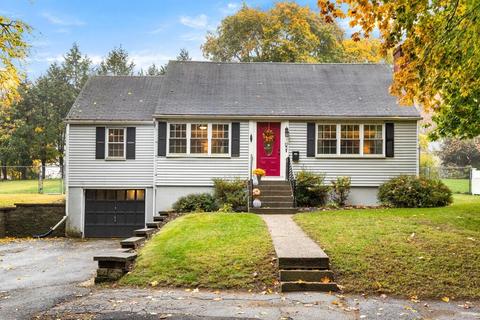 10 Maple St, Hudson, MA 01749 photo 1