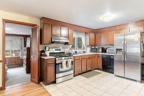 39 Matthews St, Dedham, MA 02026 photo 8