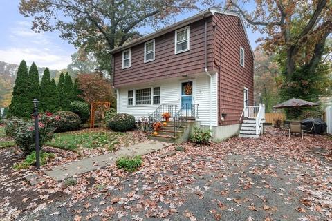 39 Matthews St, Dedham, MA 02026 photo 2