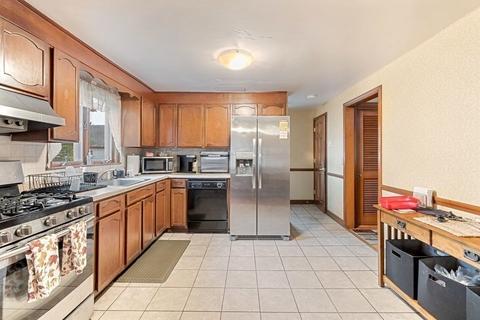 39 Matthews St, Dedham, MA 02026 photo 9