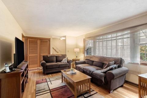39 Matthews St, Dedham, MA 02026 photo 4