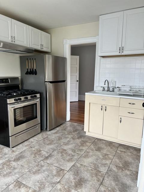 70 Arthur St, Chicopee, MA 01013 photo 8