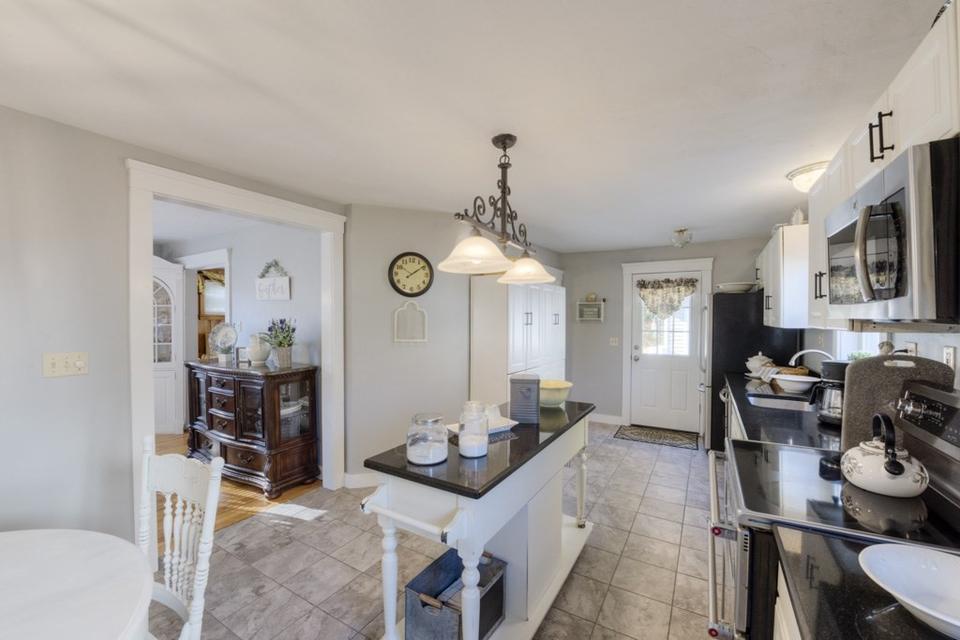  5 Doris St, Worcester, MA 01606 photo 9