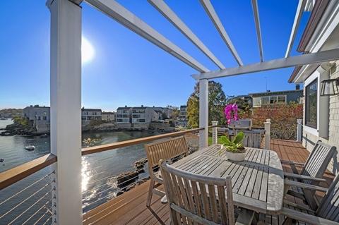 24 Gregory St, Marblehead, MA 01945 photo 2