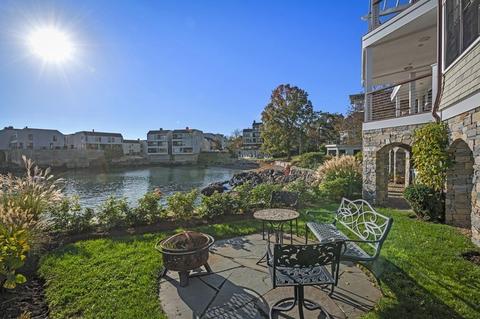 24 Gregory St, Marblehead, MA 01945 photo 5