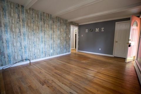 146 Davis St, Springfield, MA 01104 photo 2