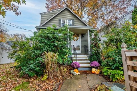4 Arbor Ln, Dedham, MA 02026 photo 1