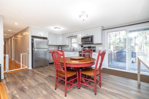 247 Hanson Dr, Springfield, MA 01128 photo 6