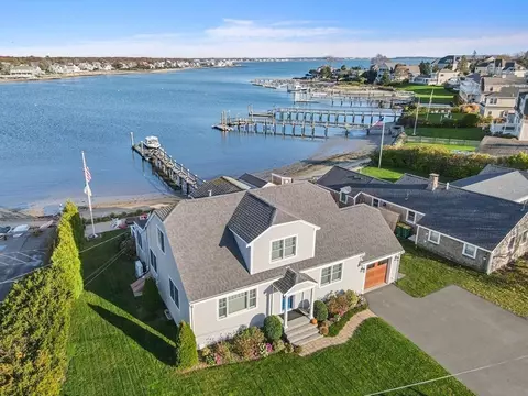 90 Bay Shore Rd, Barnstable, MA 02601
