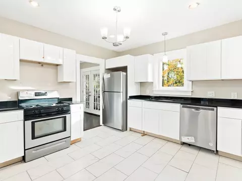889 Pearce St, Fall River, MA 02720 photo 3