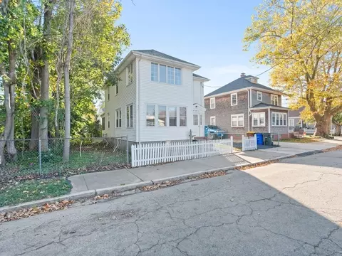 889 Pearce St, Fall River, MA 02720 photo 2
