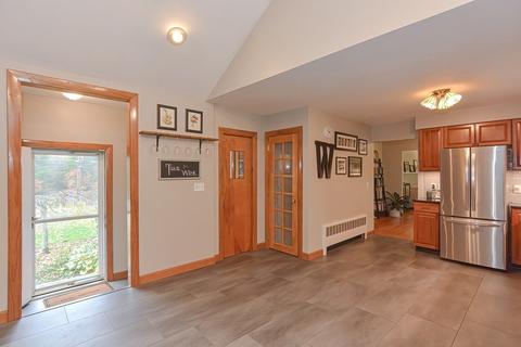29 Providence St, Mendon, MA 01756 photo 4