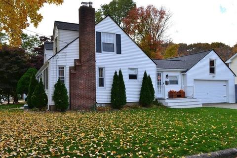 97 Keystone Dr, Warwick, RI 02889 photo 2