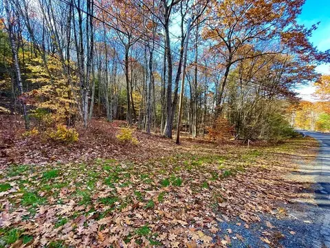 4 North Street, Buckland, MA 01370