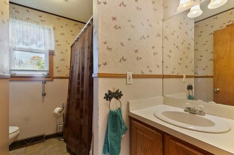 24 Putnam St, Springfield, MA 01109 photo 9